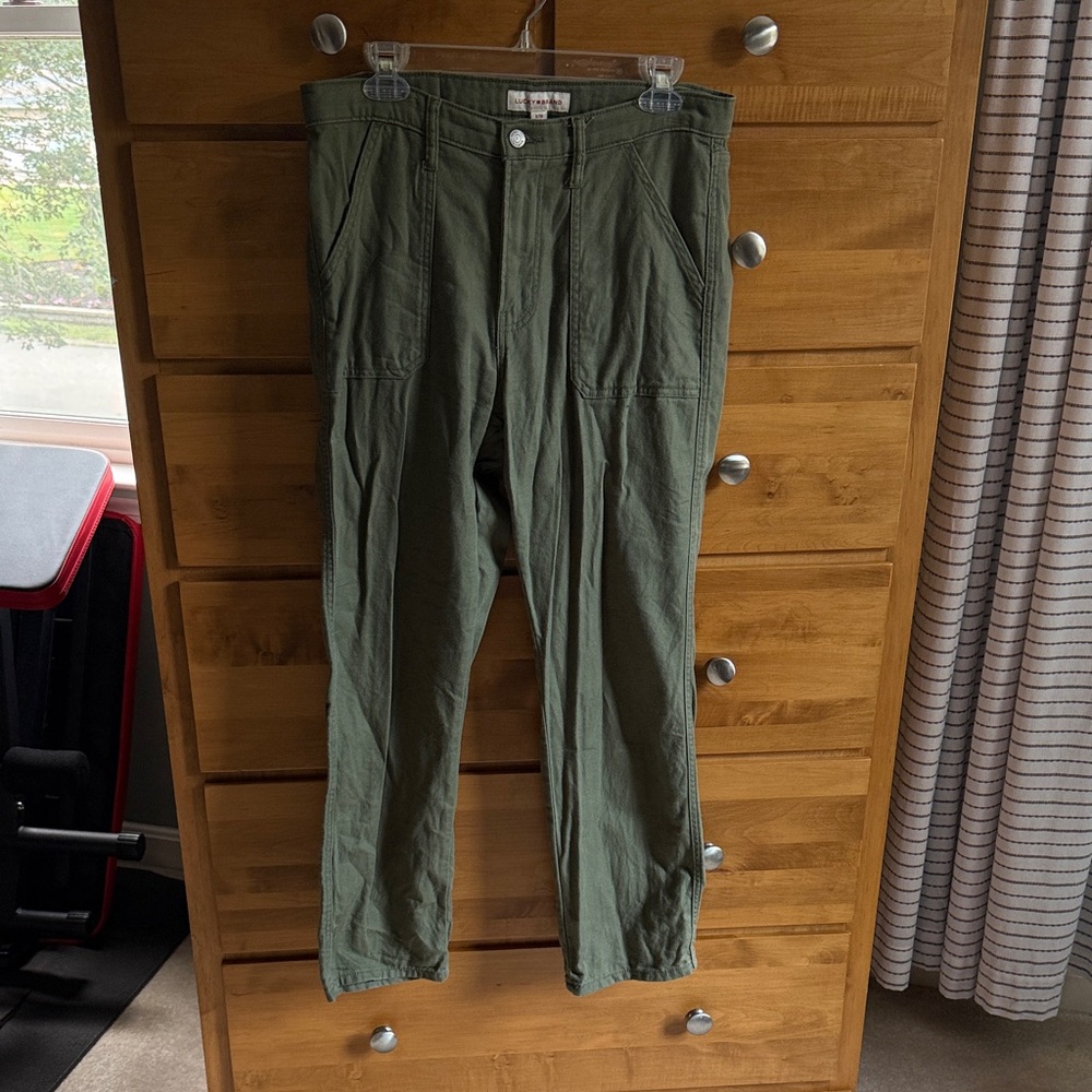 Women’s Lucky Brand Straight Leg Pants size 8/29.  In EUC